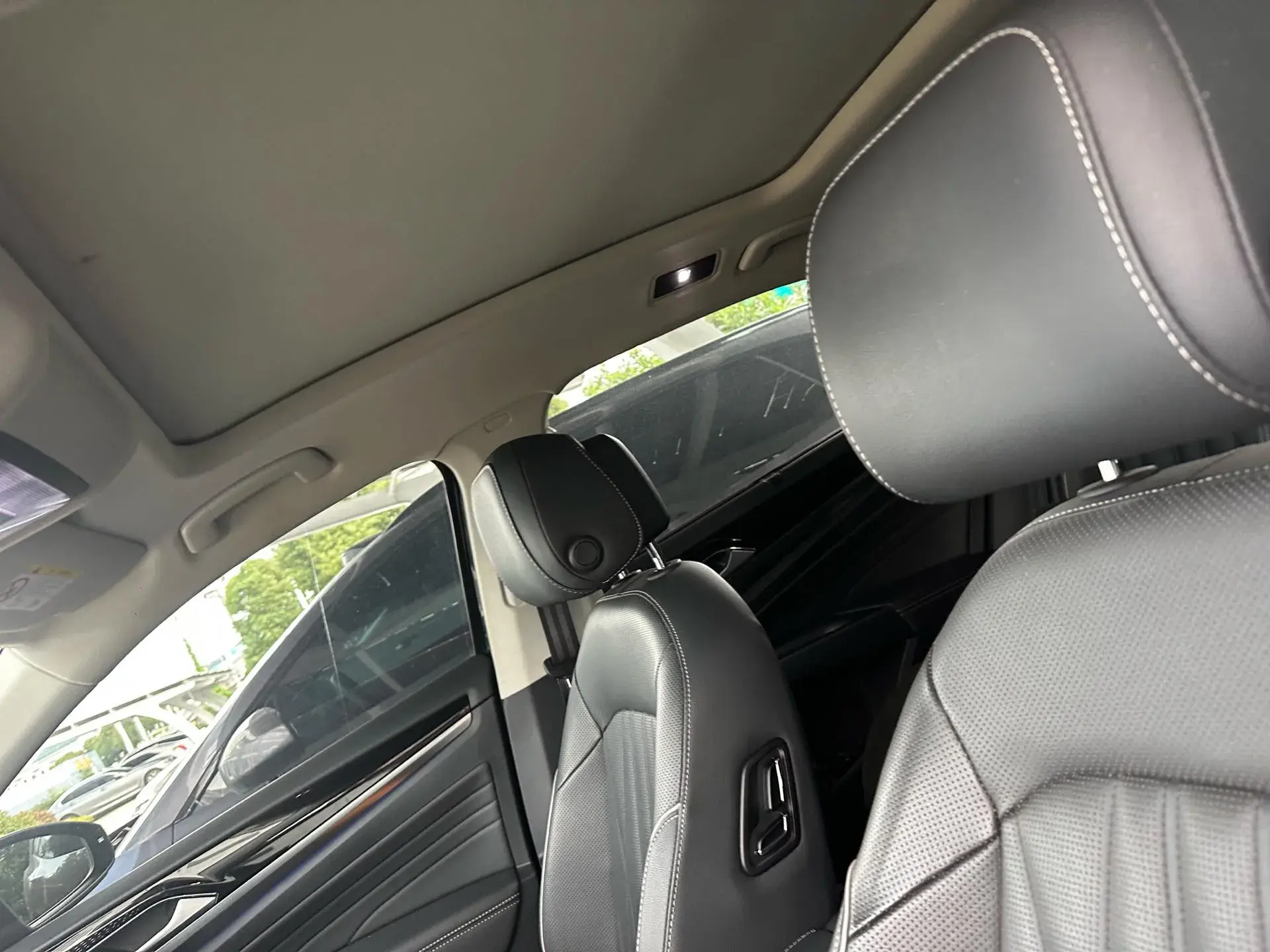 2023 VOLKSWAGEN PASSAT thumbnail 4