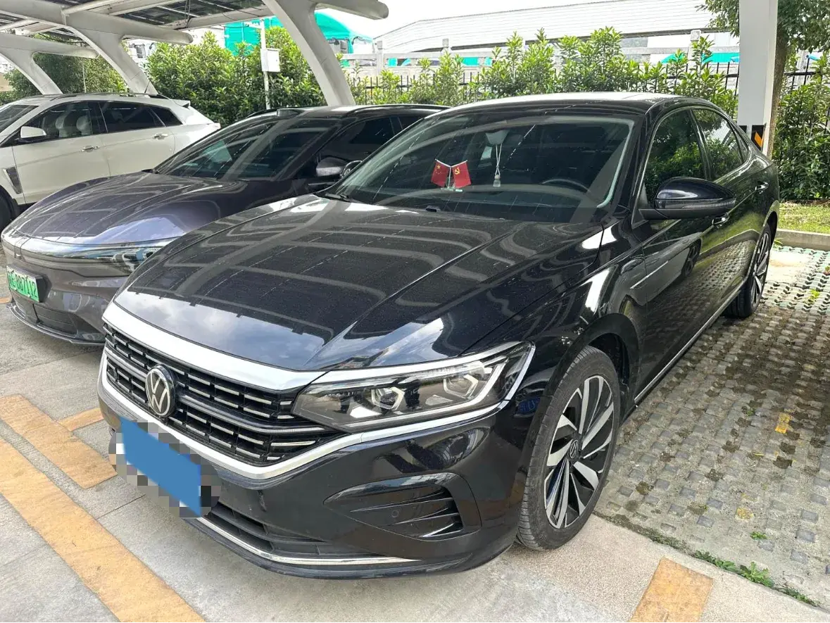 2023 VOLKSWAGEN PASSAT view 1