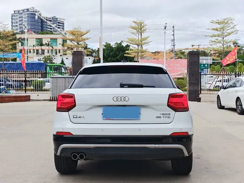 2020 AUDI Q2L thumbnail 3