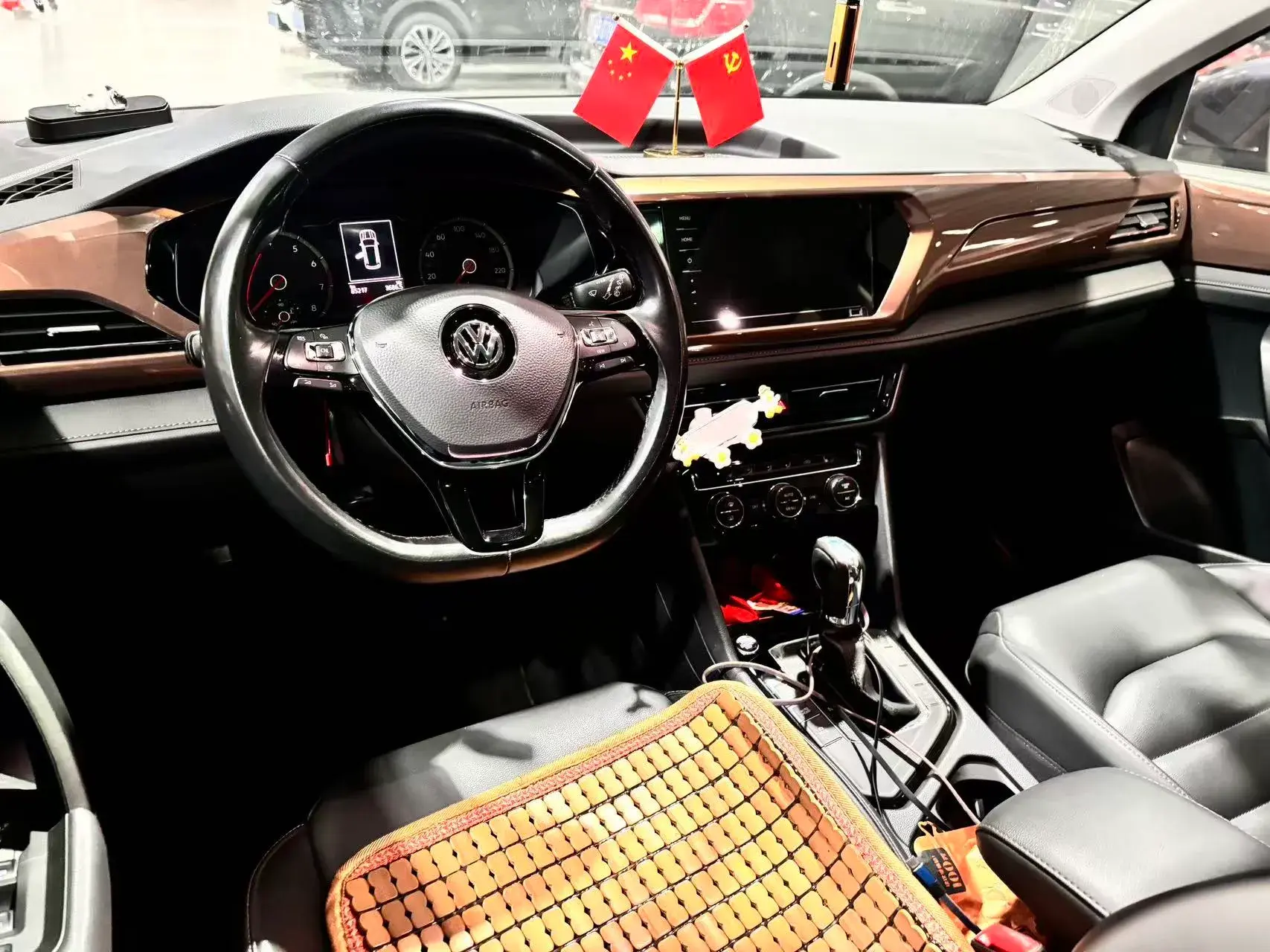 2020 VOLKSWAGEN THARU thumbnail 3