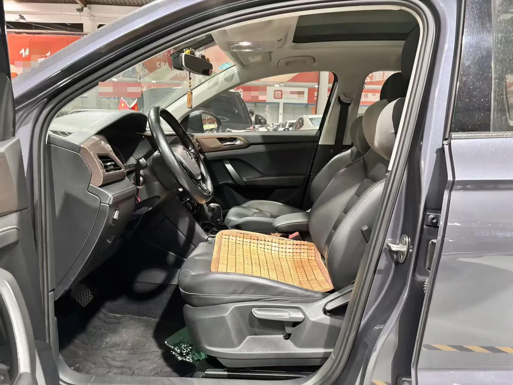 2020 VOLKSWAGEN THARU thumbnail 2