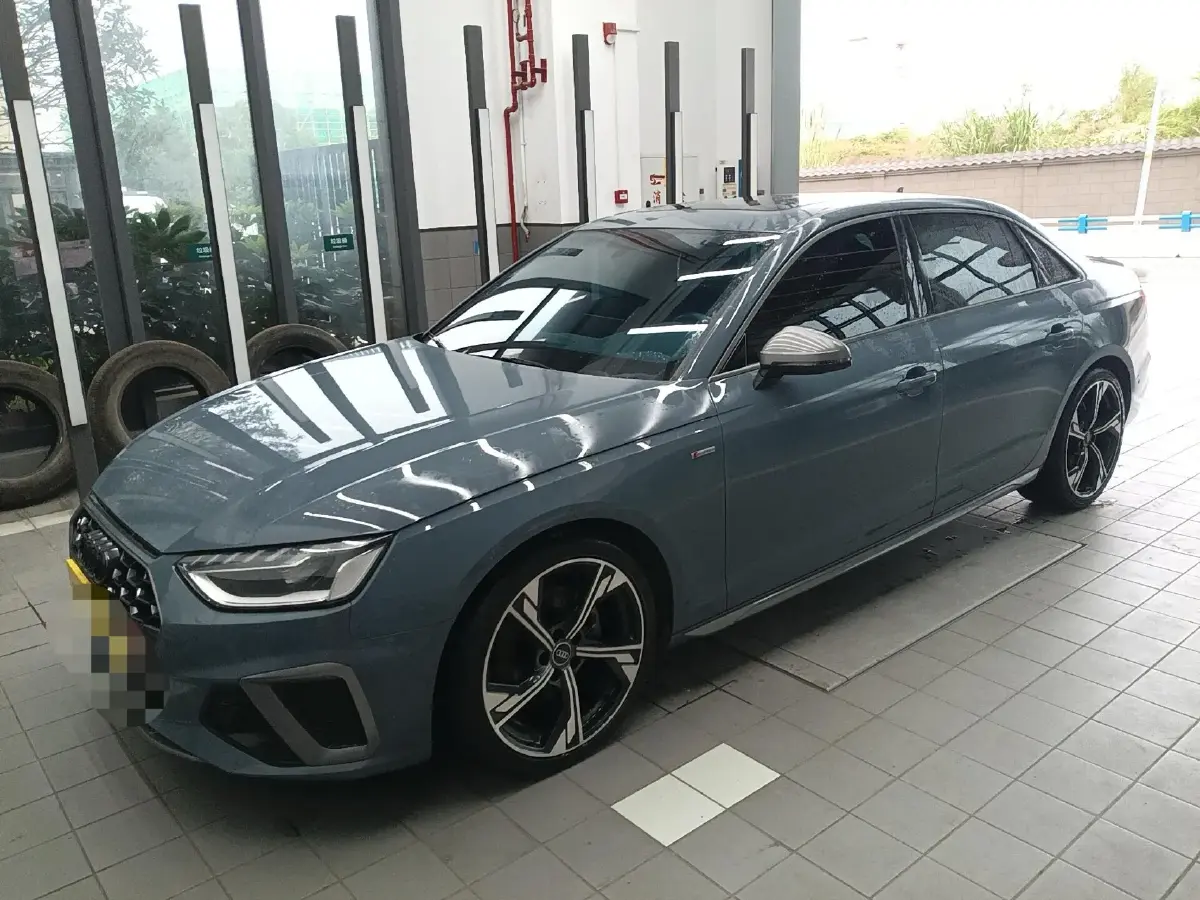 2022 Audi A4L 2.0T 190HP L4 7DCT