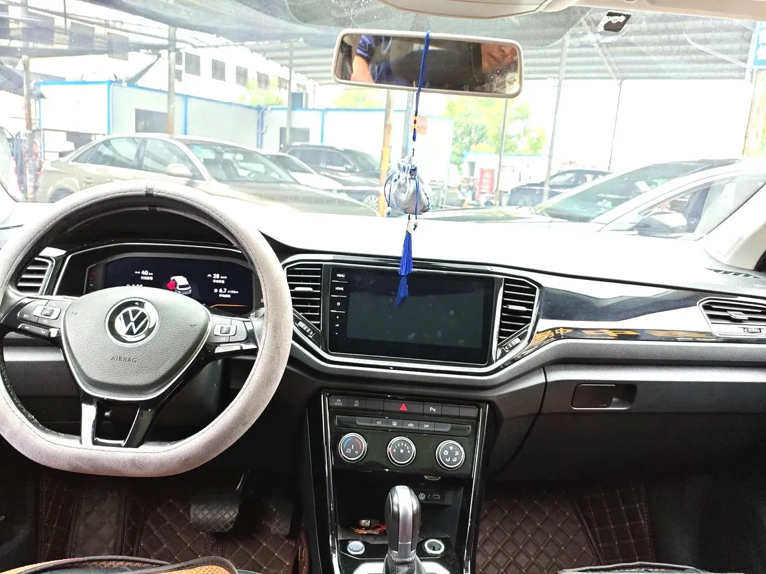 2022 VOLKSWAGEN T-ROC thumbnail 3