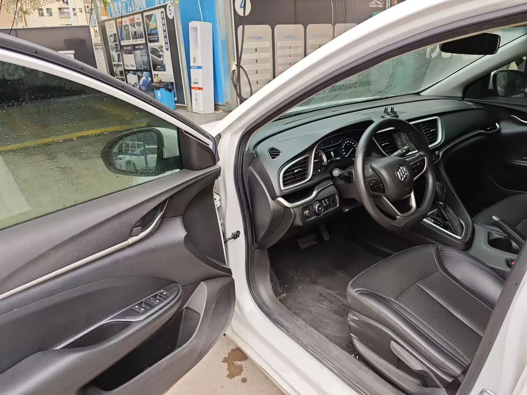 2021 BUICK EXCELLE thumbnail 3