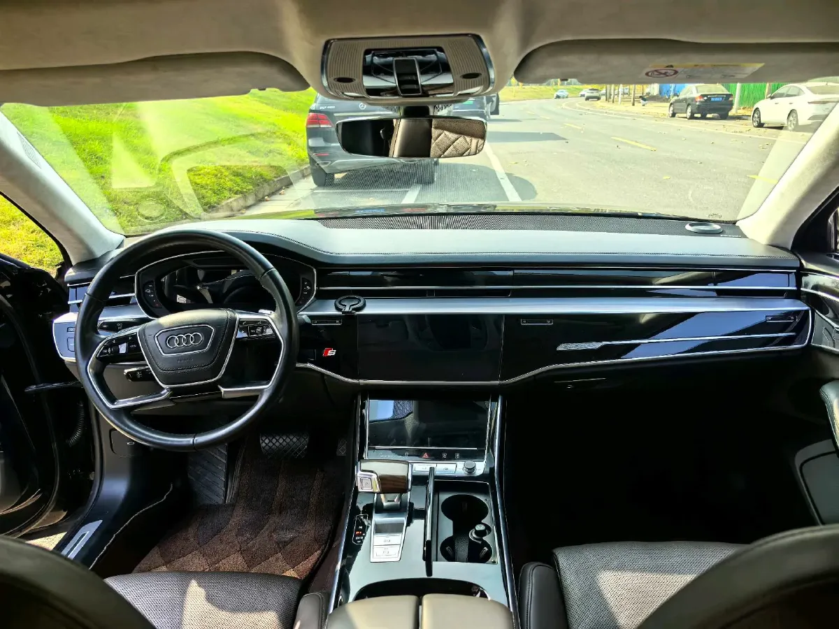 2021 Audi A8 3.0T 340HP V6 8AT PHEV 14.1KWH,autocango,china used car exporter,china ev exporter,chinese used car exporter,chinese used ev exporter