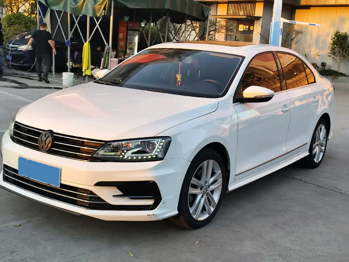 2018 Volkswagen Sagitar 1.4T 150HP L4 7DCT