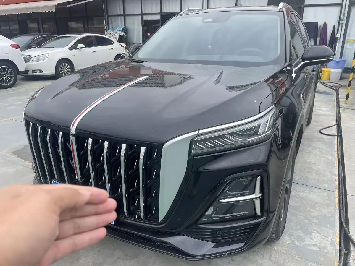 2025 HongQi HS5 2.0T 252HP L4 8AT