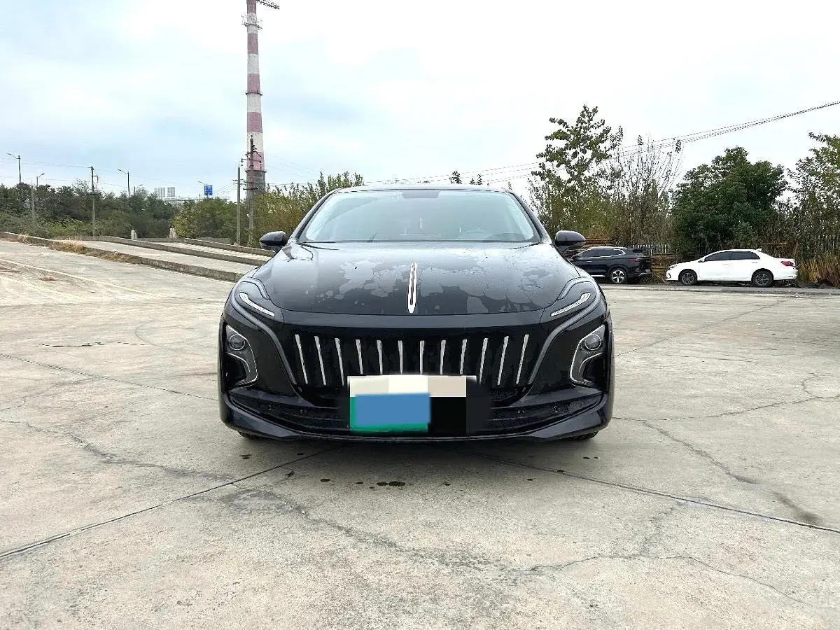 2023 HONGQI E-QM5 thumbnail 2