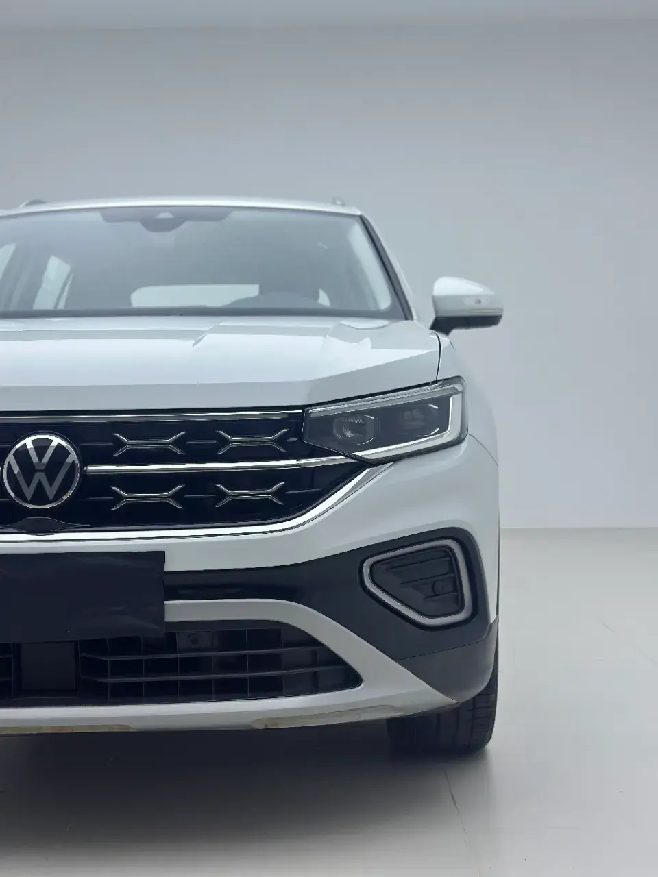 2023 VOLKSWAGEN TAYRON thumbnail 4