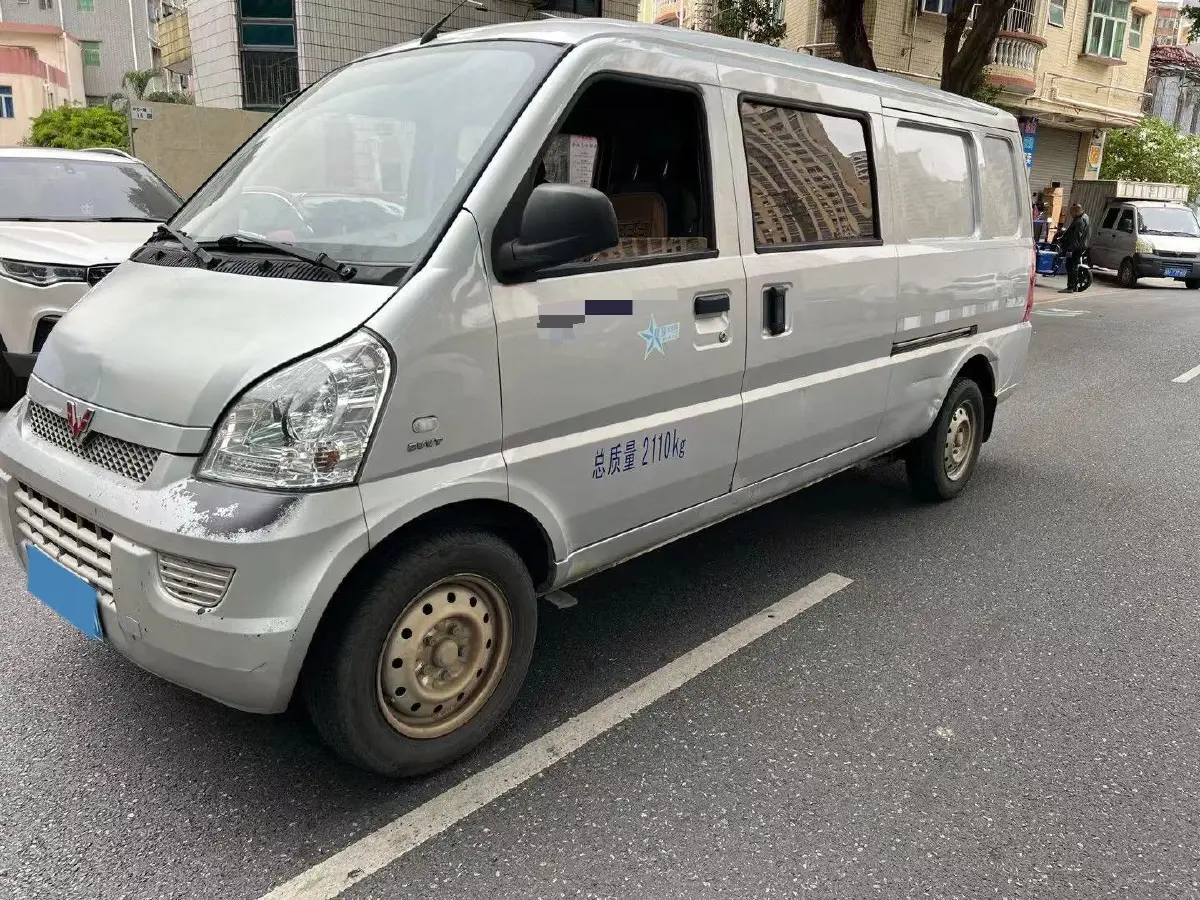 2020 WuLing RongGuang 1.5L 99HP L4 5MT