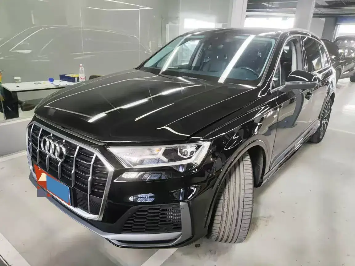 2022 AUDI Q7 view 1