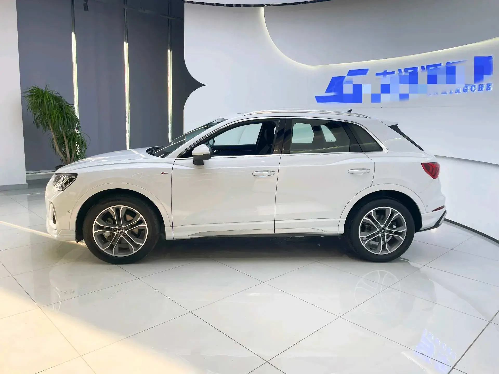 2024 AUDI Q3 thumbnail 2