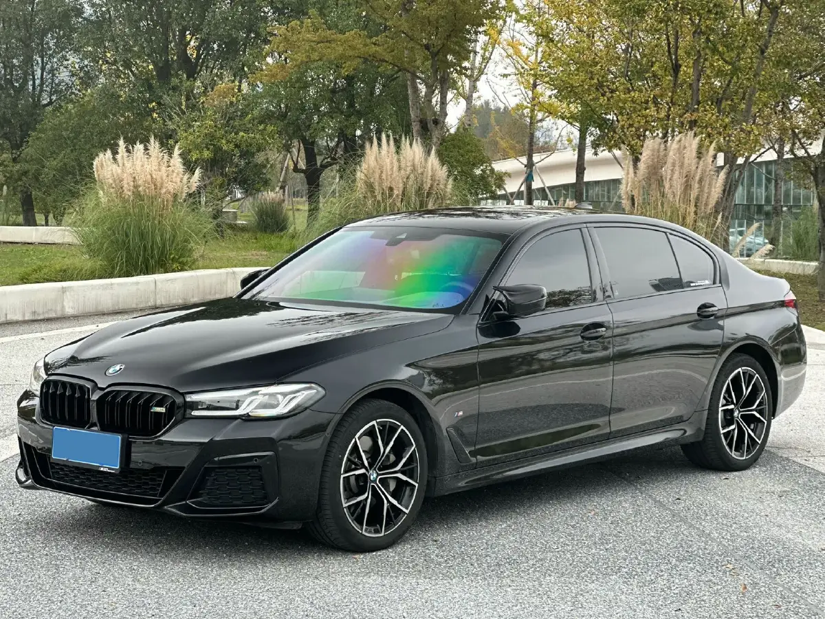 2023 BMW 5 Series 2.0T 245HP L4 8AT