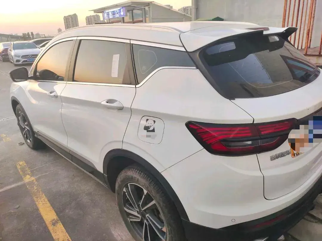 2023 GEELY COOLRAY thumbnail 2