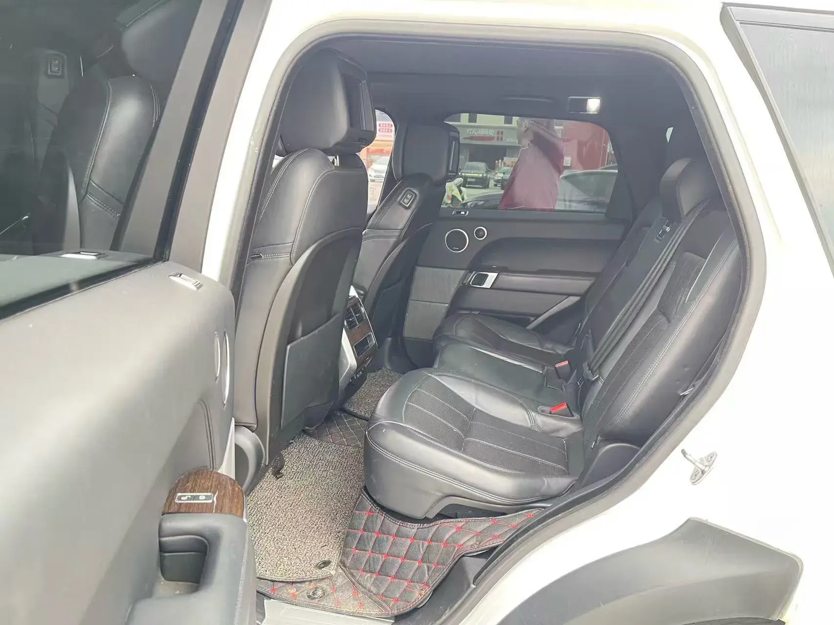 2018 LAND ROVER thumbnail 4