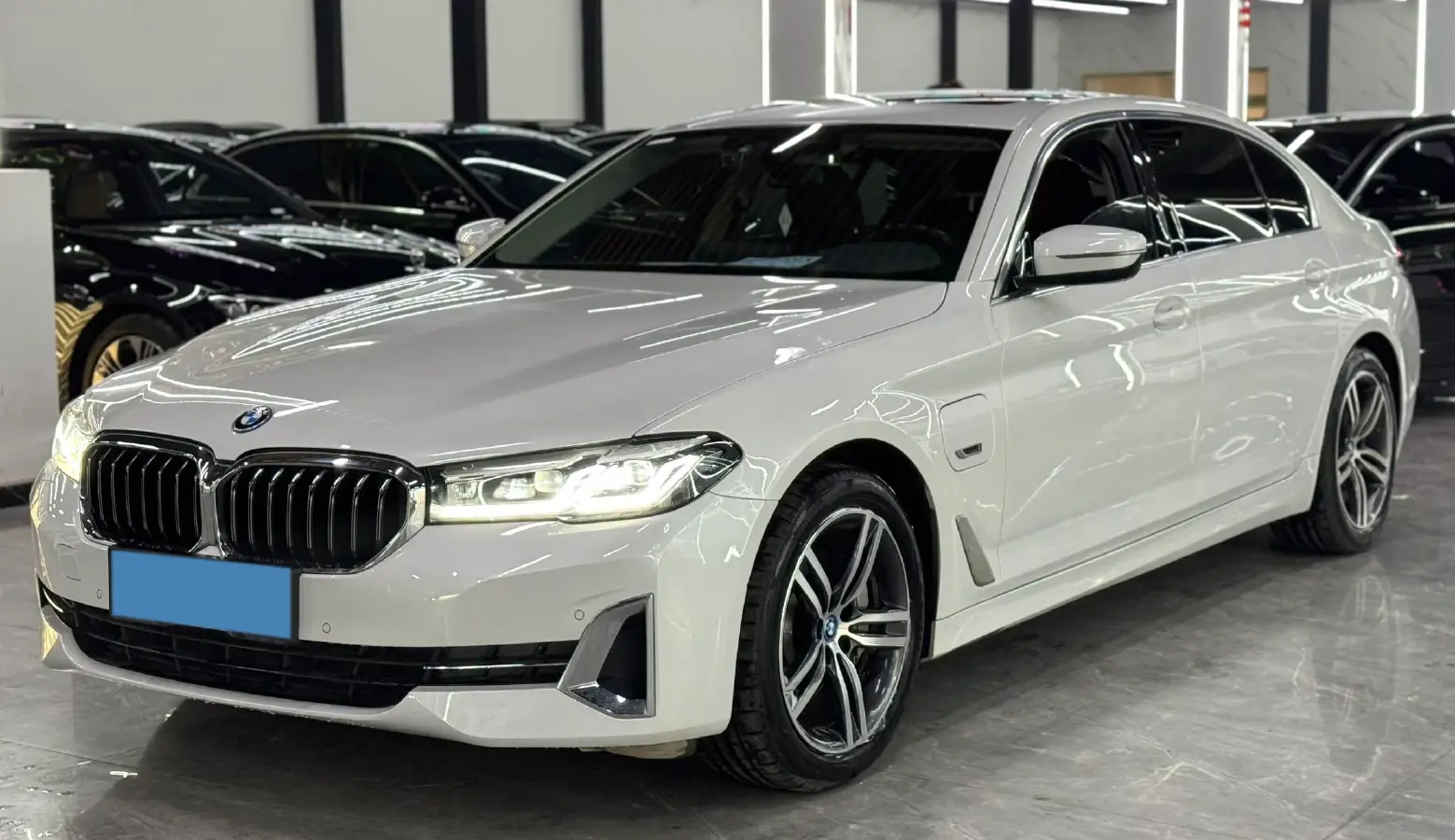 2022 BMW 5 Series 2.0T 184HP L4 8AT PHEV 17.7KWH