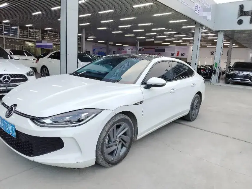 2024 VOLKSWAGEN LAMANDO view 1