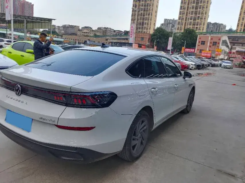 2024 VOLKSWAGEN LAMANDO thumbnail 3