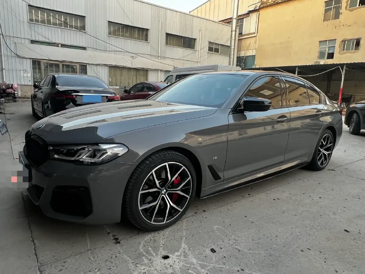 2022 BMW 5 Series 3.0T 340HP L6 8AT