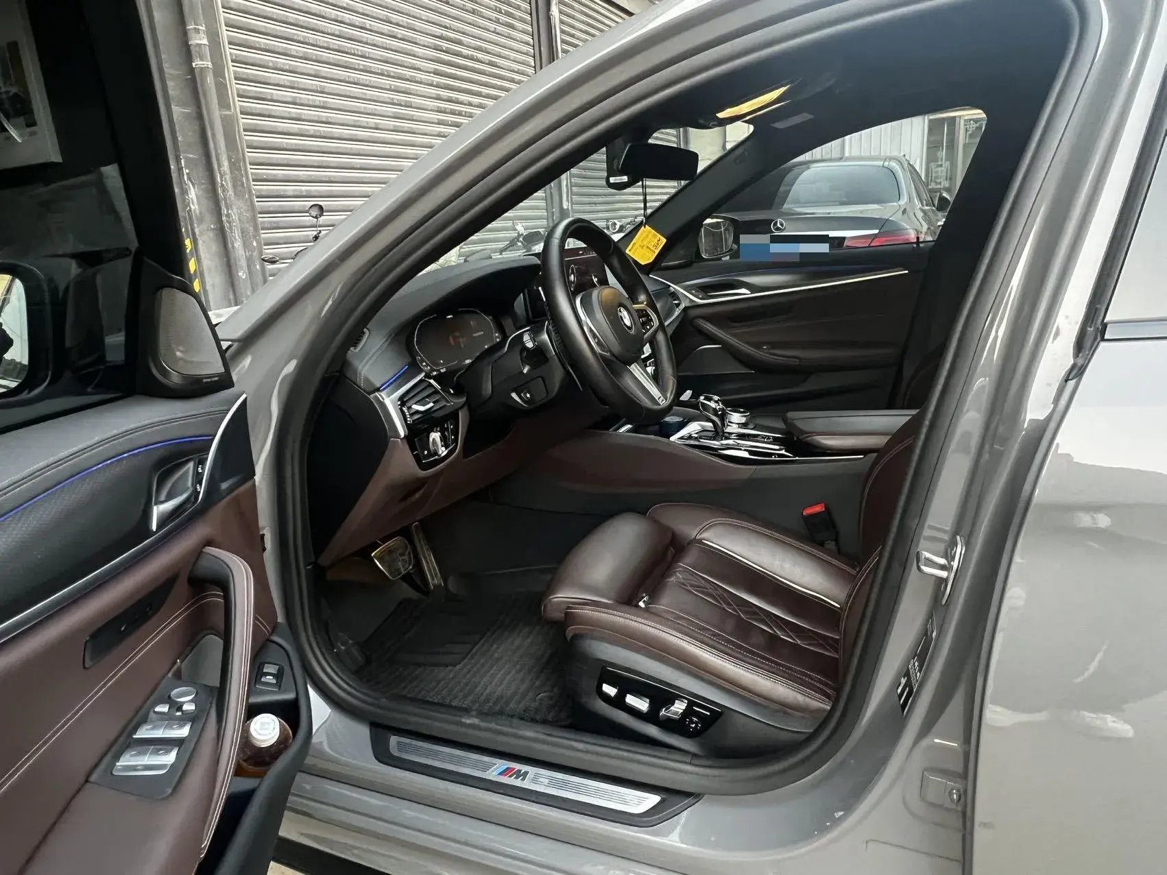 2022 BMW 5 thumbnail 3