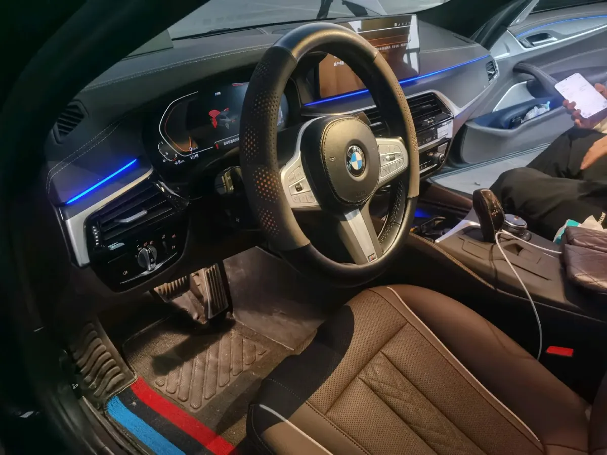 2022 BMW 5 Series 2.0T 252HP L4 8AT,autocango,china used car exporter,china ev exporter,chinese used car exporter,chinese used ev exporter