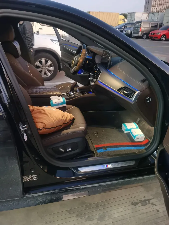 2022 BMW 5 Series 2.0T 252HP L4 8AT,autocango,china used car exporter,china ev exporter,chinese used car exporter,chinese used ev exporter