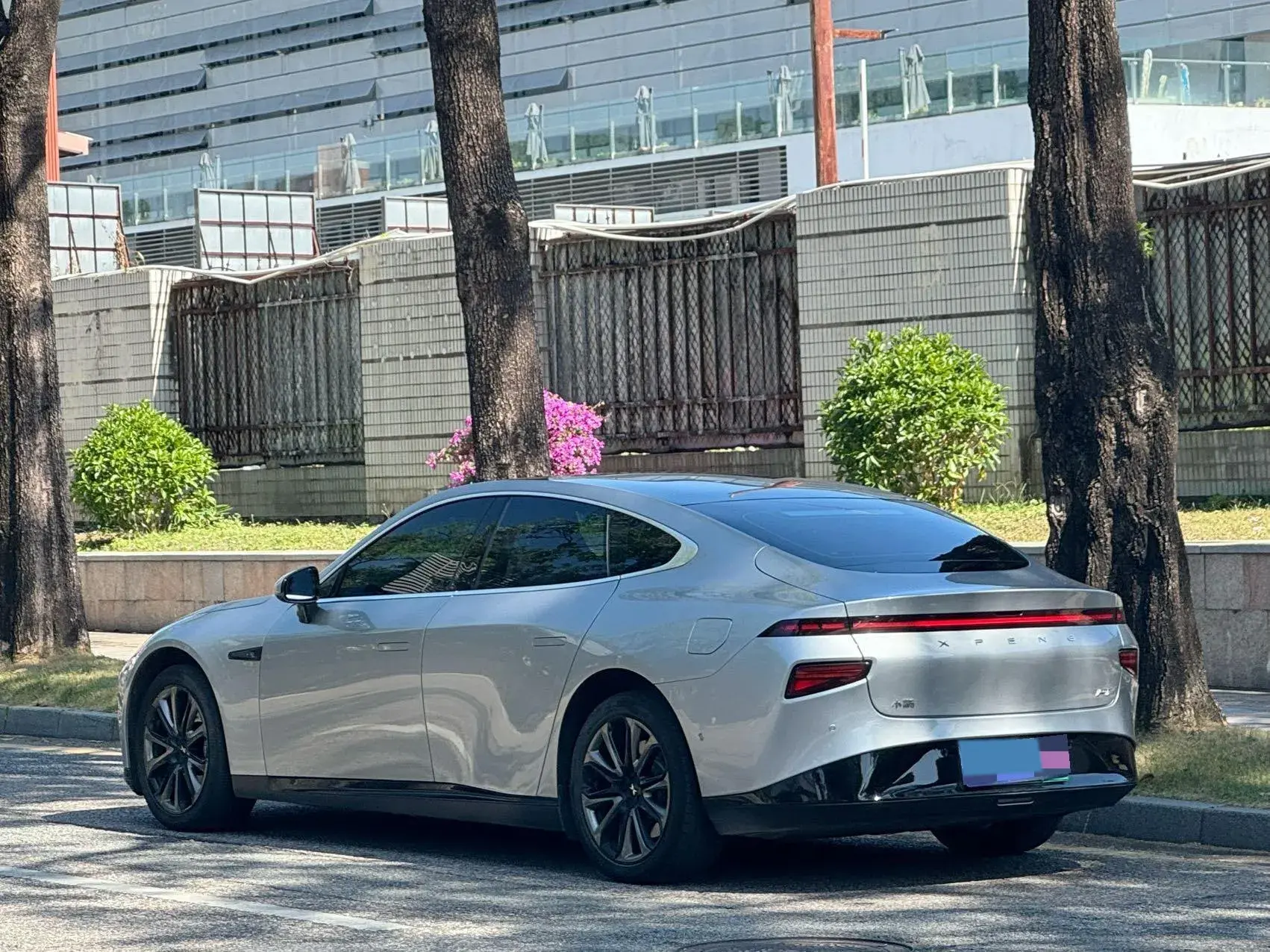 2020 XPENG P7 thumbnail 4