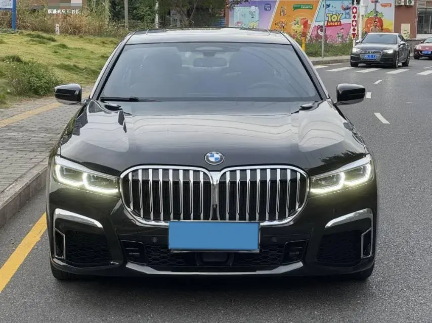 2019 BMW 7 thumbnail 3