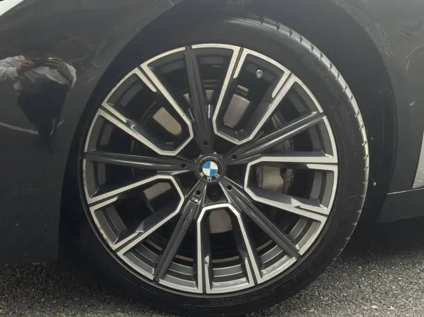 2019 BMW 7 thumbnail 4