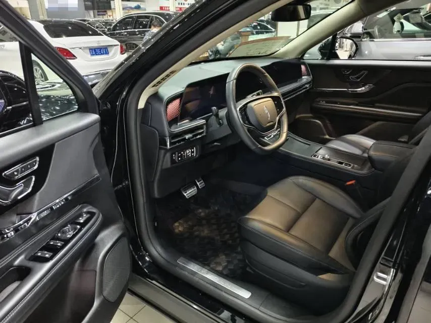 2023 Lincoln Corsair 2.0T 261HP L4 8AT,autocango,china used car exporter,china ev exporter,chinese used car exporter,chinese used ev exporter