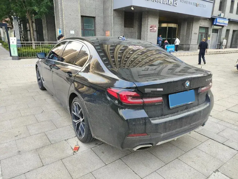 2022 BMW 5 thumbnail 3