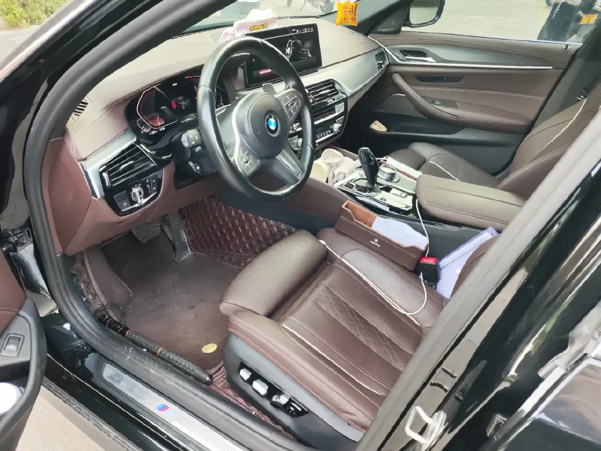 2022 BMW 5 Series 2.0T 252HP L4 8AT,autocango,china used car exporter,china ev exporter,chinese used car exporter,chinese used ev exporter