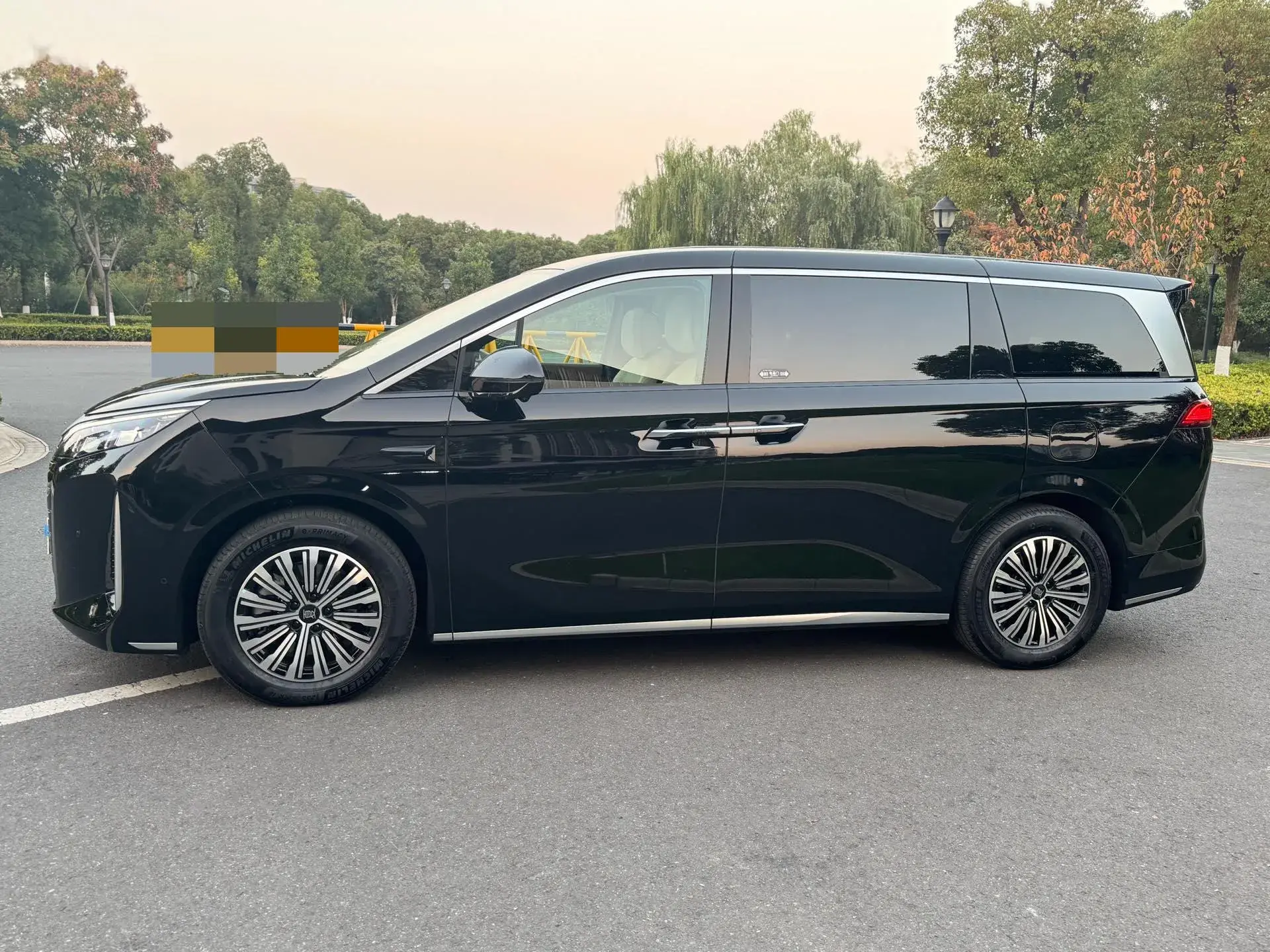 2025 BYD XIA thumbnail 3