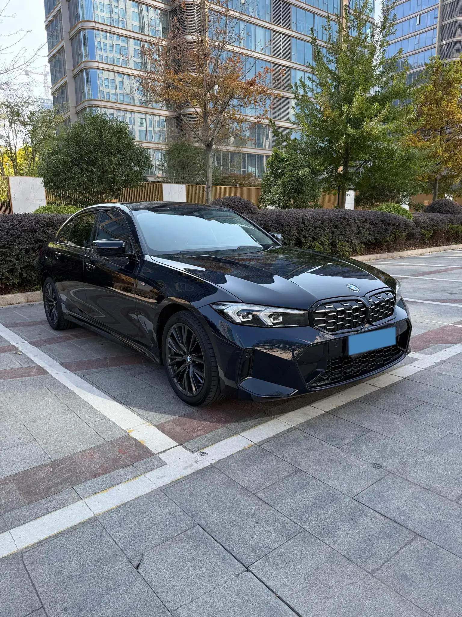 2023 BMW 3 thumbnail 3