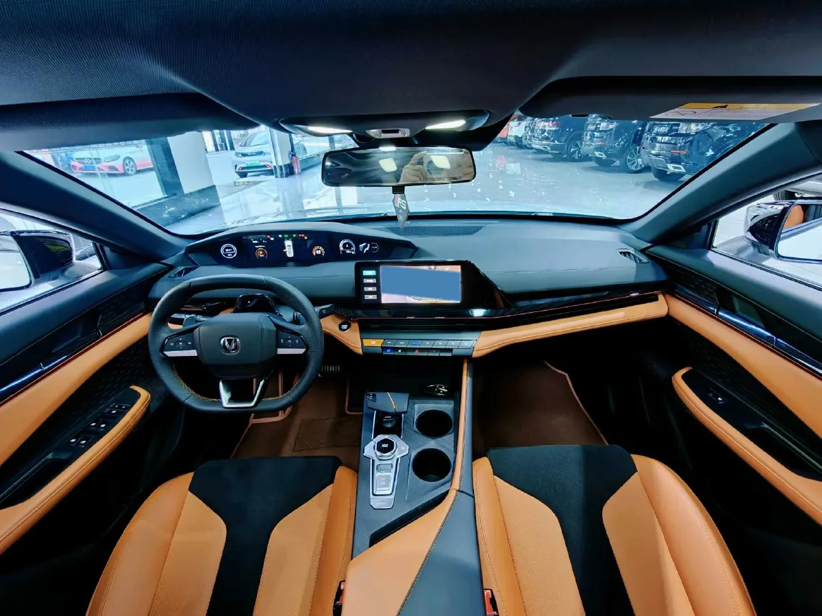 2024 ChangAn UNI-V 2.0T 233HP L4 8AT,autocango,china used car exporter,china ev exporter,chinese used car exporter,chinese used ev exporter