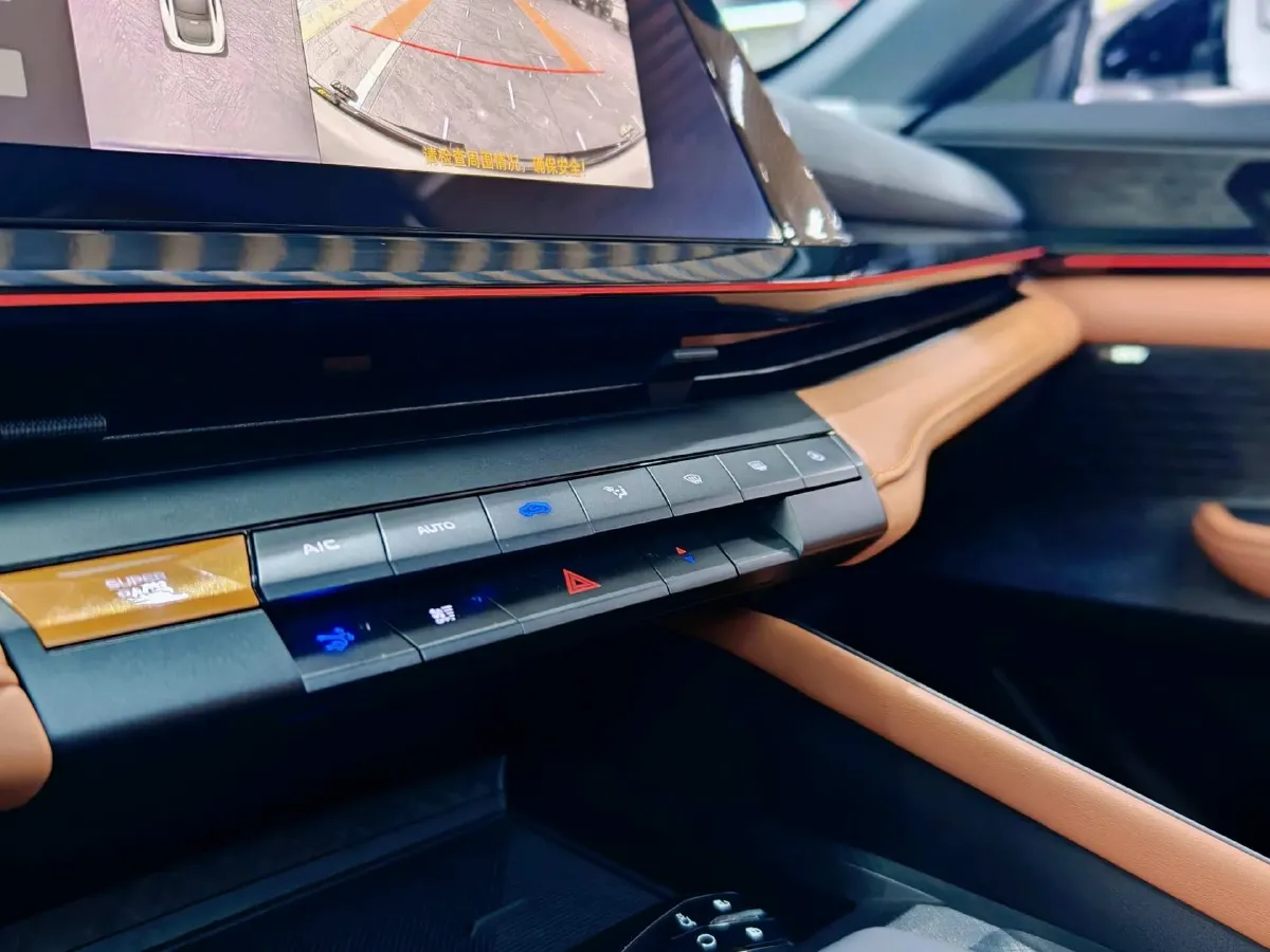 2024 ChangAn UNI-V 2.0T 233HP L4 8AT,autocango,china used car exporter,china ev exporter,chinese used car exporter,chinese used ev exporter