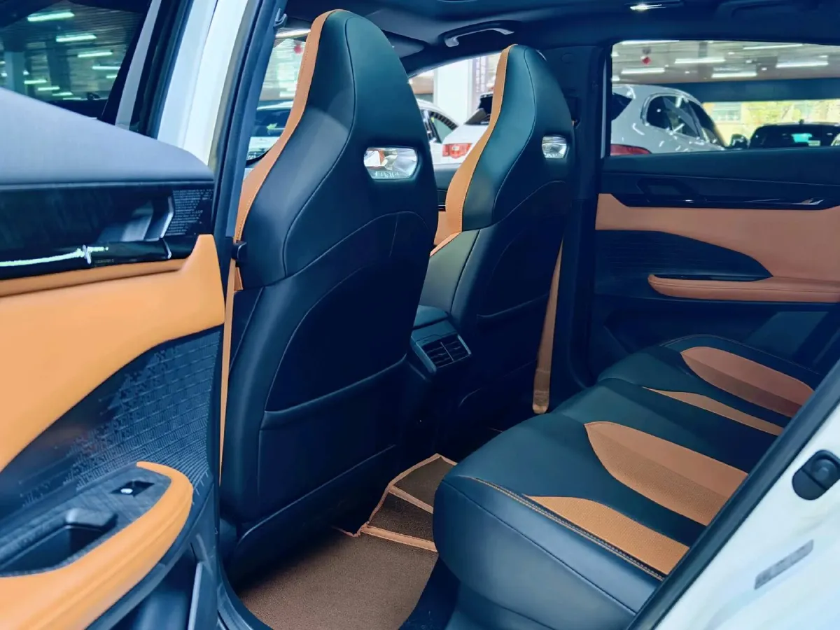 2024 ChangAn UNI-V 2.0T 233HP L4 8AT,autocango,china used car exporter,china ev exporter,chinese used car exporter,chinese used ev exporter