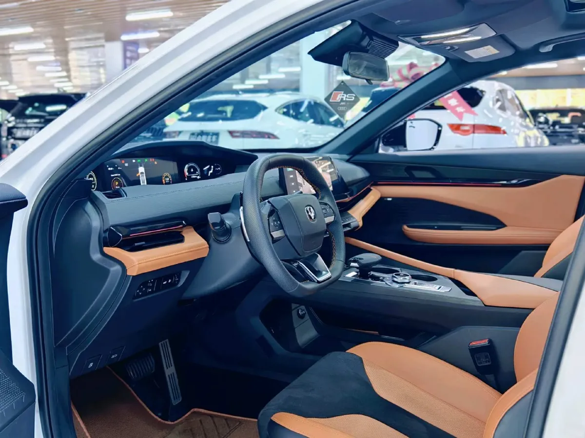 2024 ChangAn UNI-V 2.0T 233HP L4 8AT,autocango,china used car exporter,china ev exporter,chinese used car exporter,chinese used ev exporter