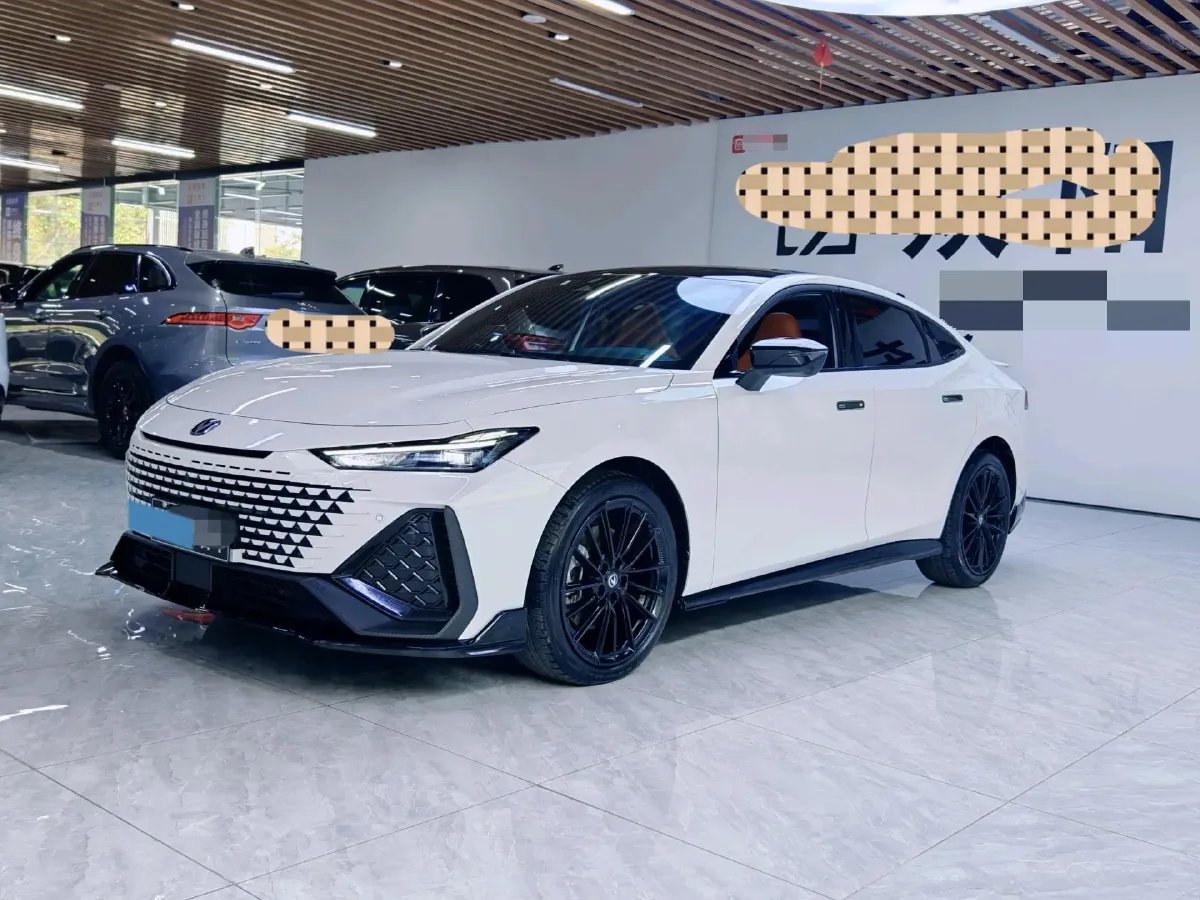 2024 ChangAn UNI-V 2.0T 233HP L4 8AT,autocango,china used car exporter,china ev exporter,chinese used car exporter,chinese used ev exporter