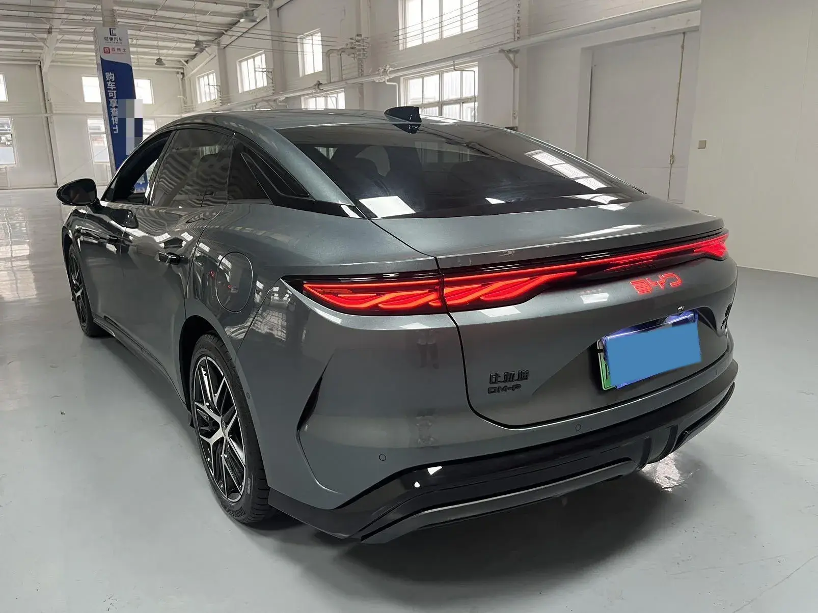 2025 BYD HANL thumbnail 4