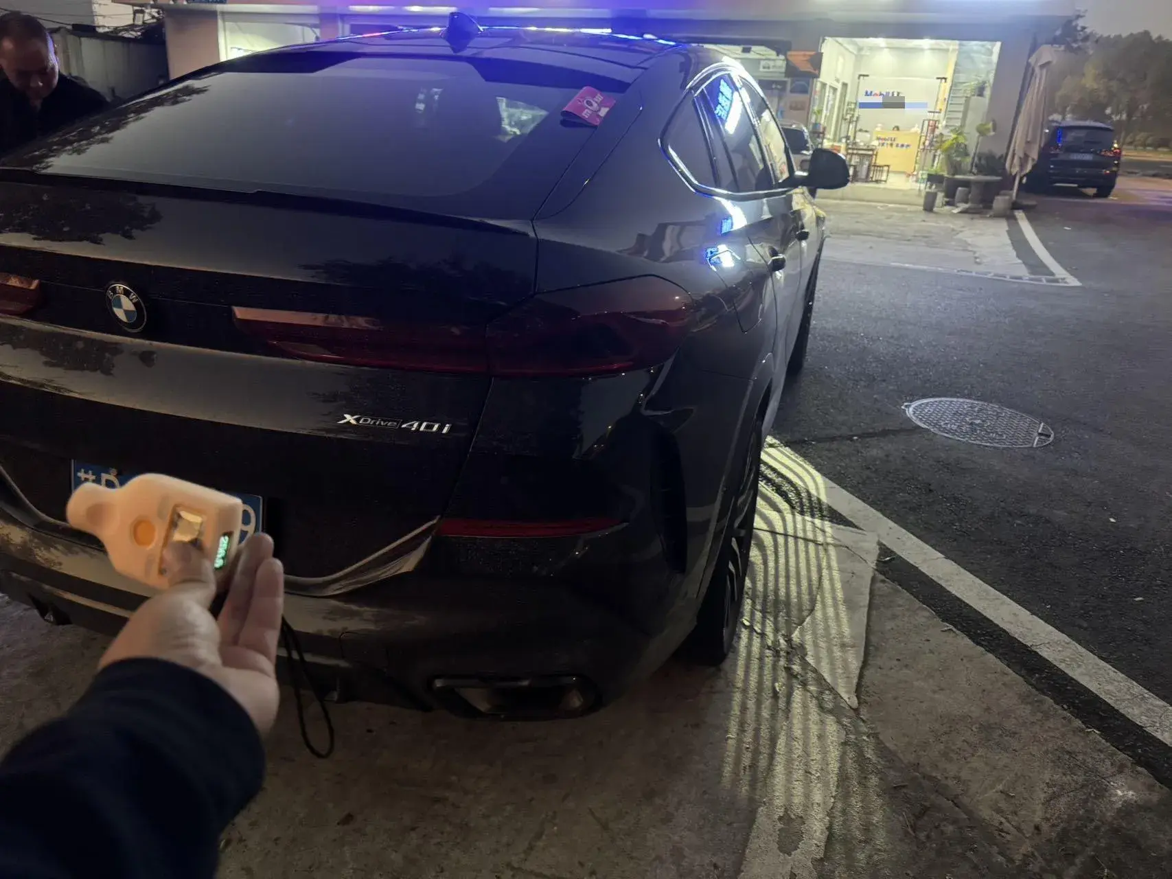 2022 BMW X6 thumbnail 3