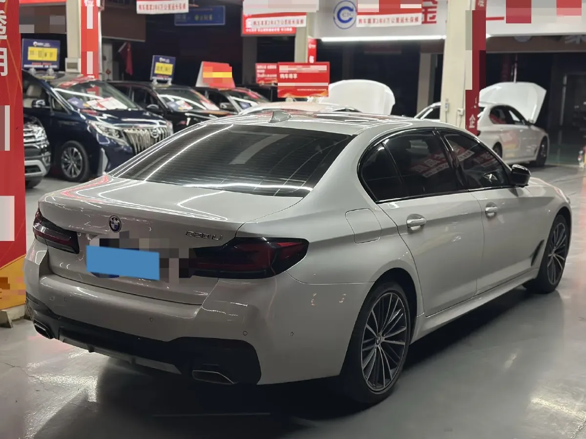 2022 BMW 5 Series 2.0T 252HP L4 8AT,autocango,china used car exporter,china ev exporter,chinese used car exporter,chinese used ev exporter