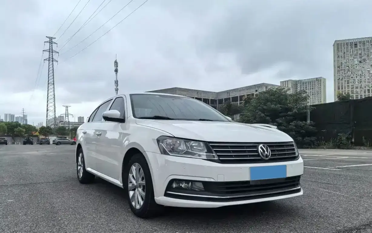 2017 VOLKSWAGEN LAVIDA thumbnail 2
