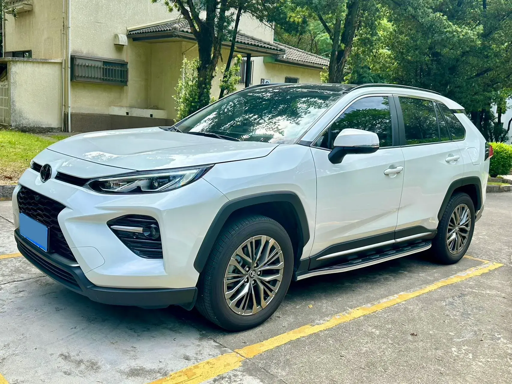 2023 TOYOTA WILDLANDER view 1