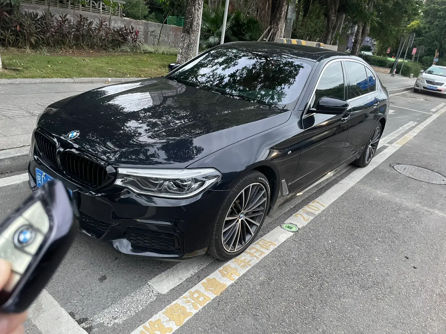 2020 BMW 5 view 1