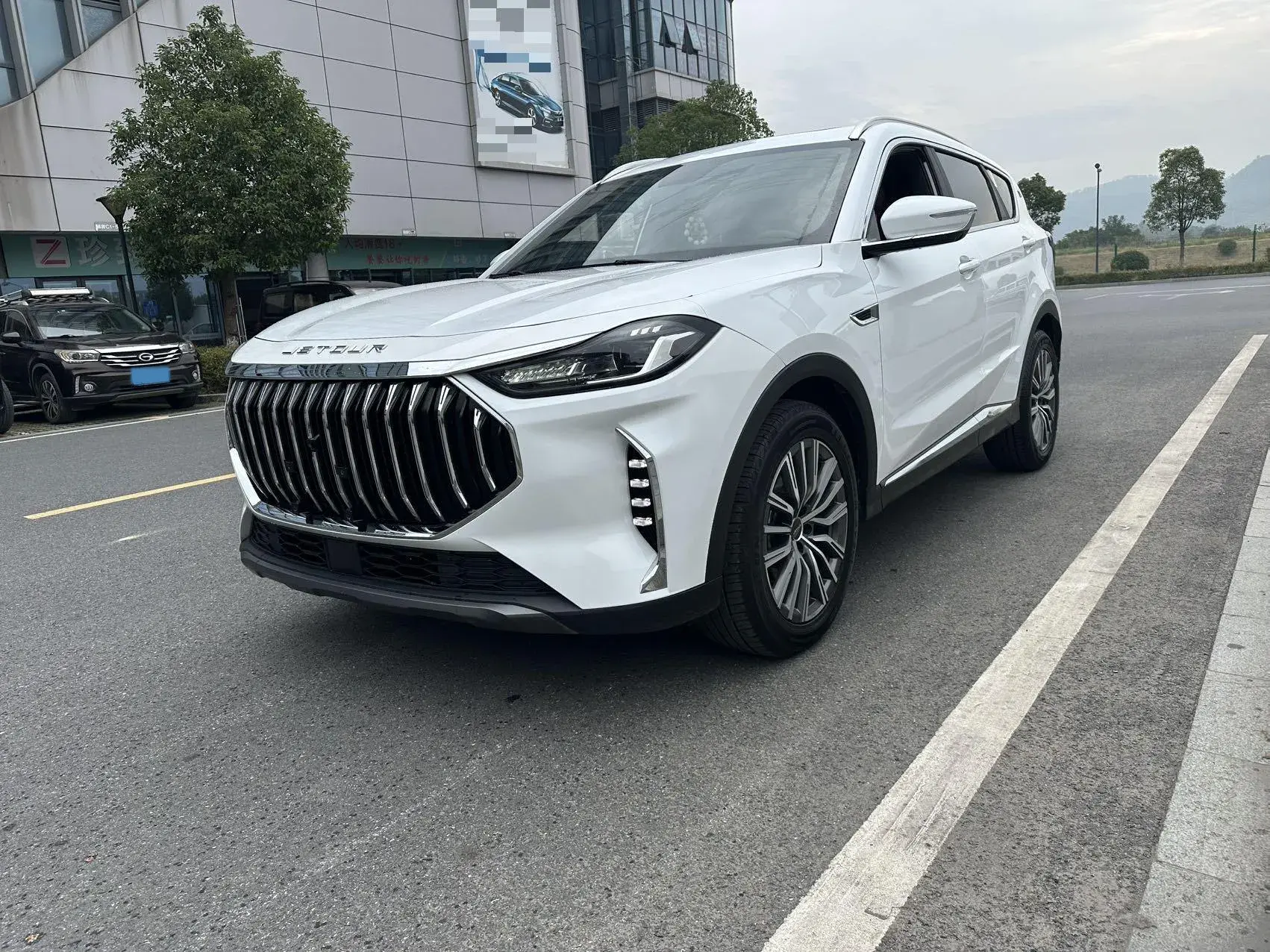 2023 JETOUR X70 view 1