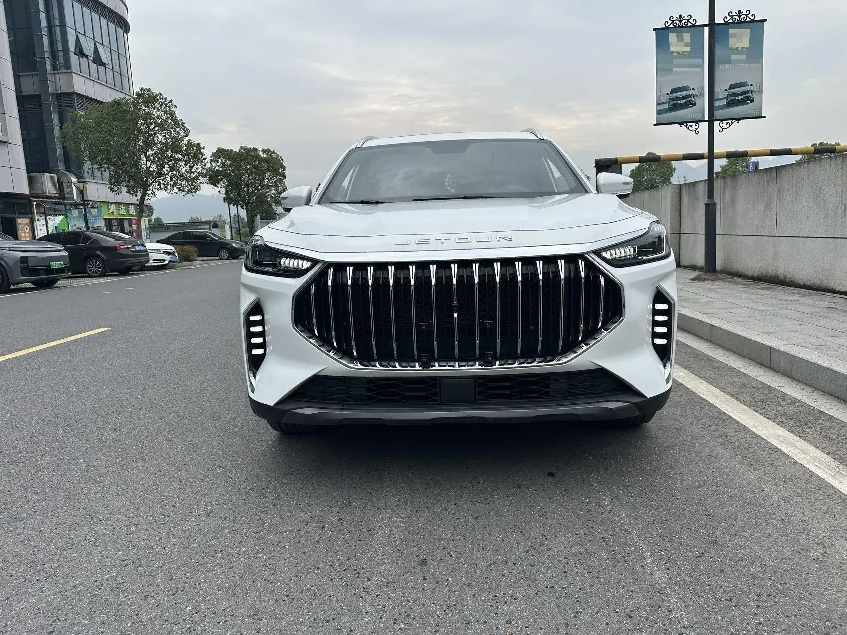 2023 JETOUR X70 thumbnail 2