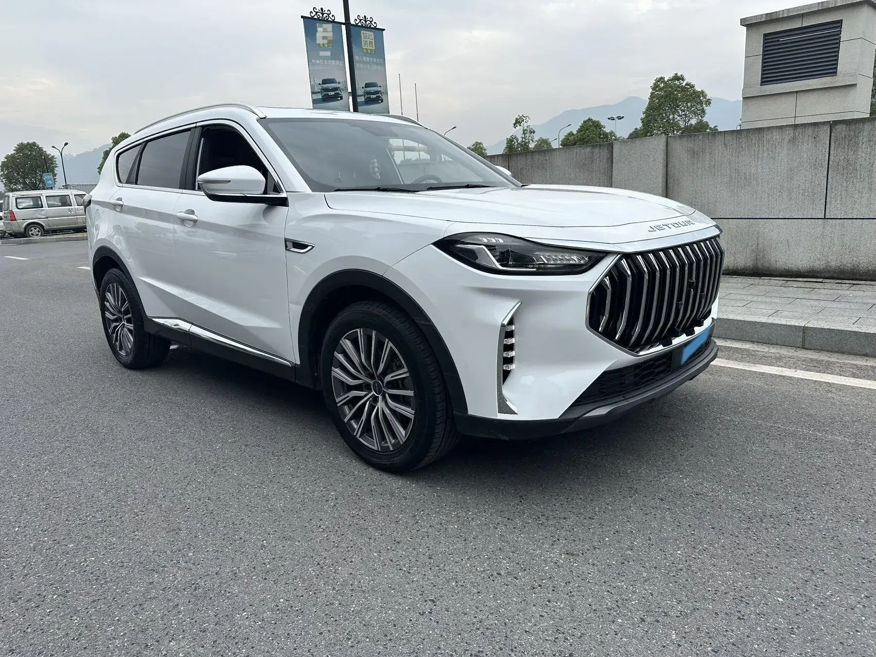 2023 JETOUR X70 thumbnail 3