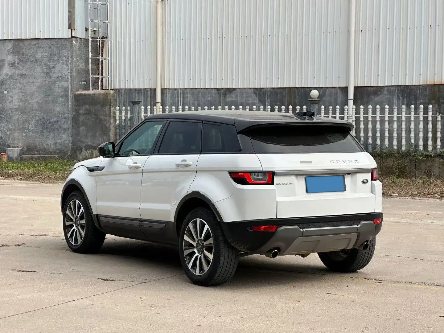 2018 LAND ROVER thumbnail 4