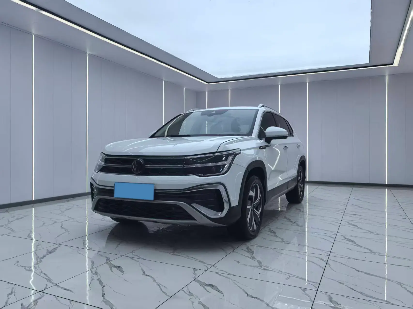 2023 VOLKSWAGEN THARU view 1